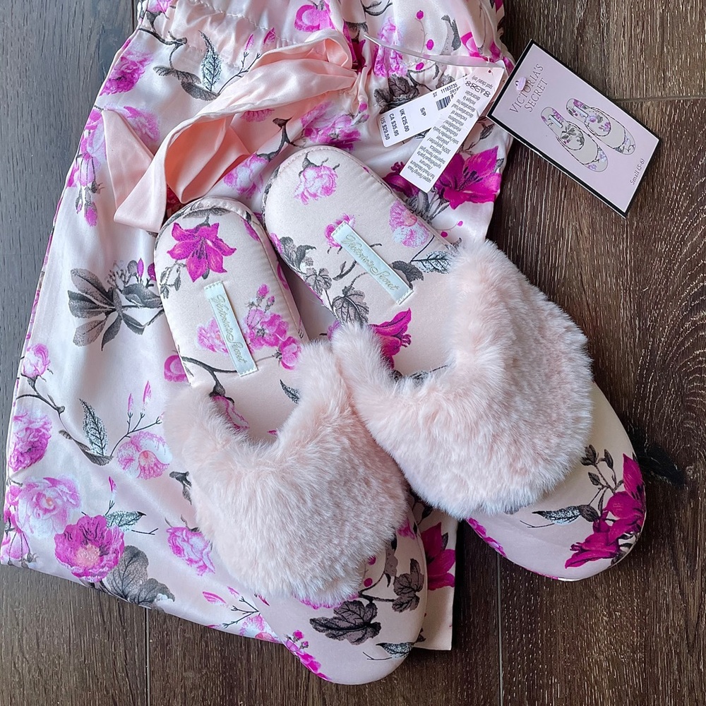 NWT VICTORIA’S SECRET SLIPPERS